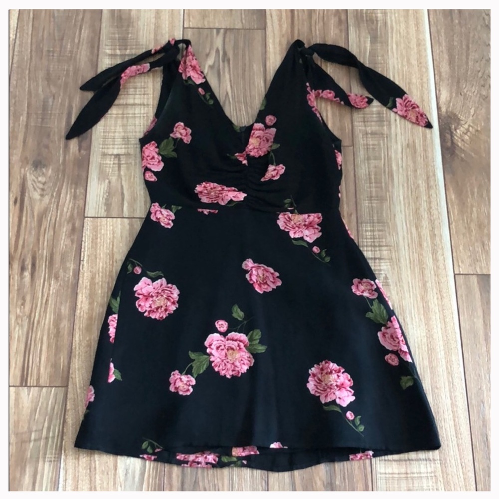 REFORMATION floral black mini dress size 4!!!